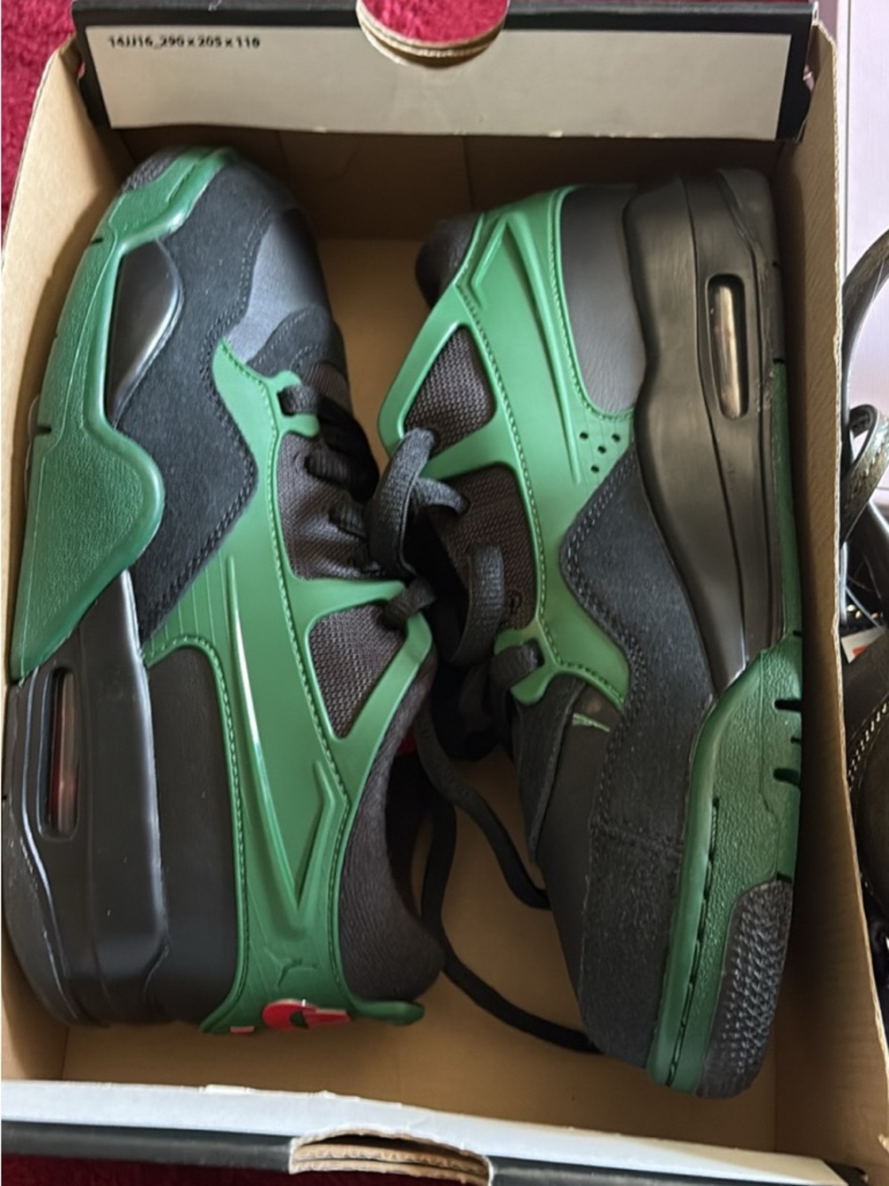 Jordan Retro 6 “Electric Green” GS size 6Y